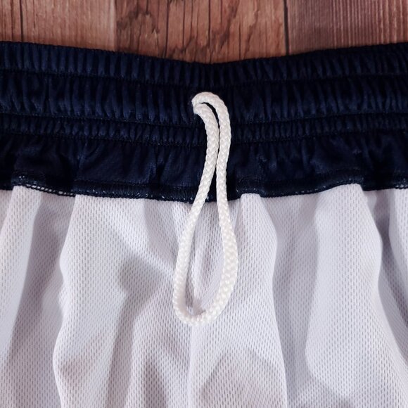 19Nine Hardwood History Large Villanova Wildcats 1984-1985 Retro Shorts Away USA - Picture 10 of 13